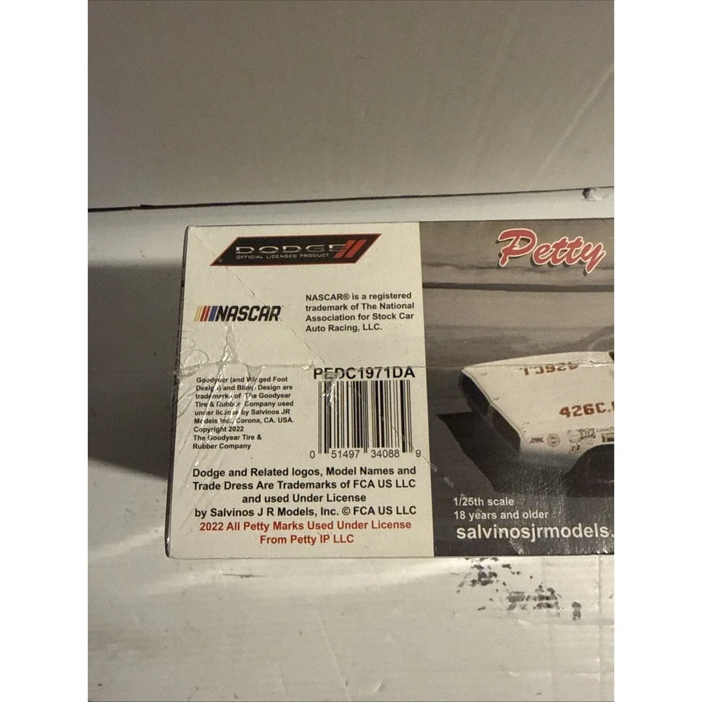 Salvinos JR Models PEDC1971DA 1:25 Flat Hood 1971 Dodge Charger Model Kit Sealed